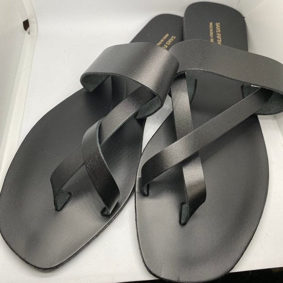 Saks Fifth Avenue Shoes - Saks Fifth Avenue Leather Toe Thong Sandals size 9